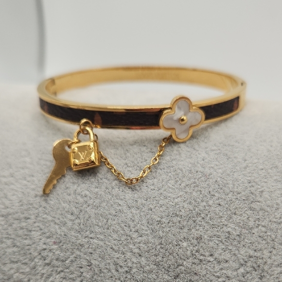 18k Gold Plated Stainless Steel Bangle Bracelet, Faux Leather Lock And Key - Picture 1 of 7